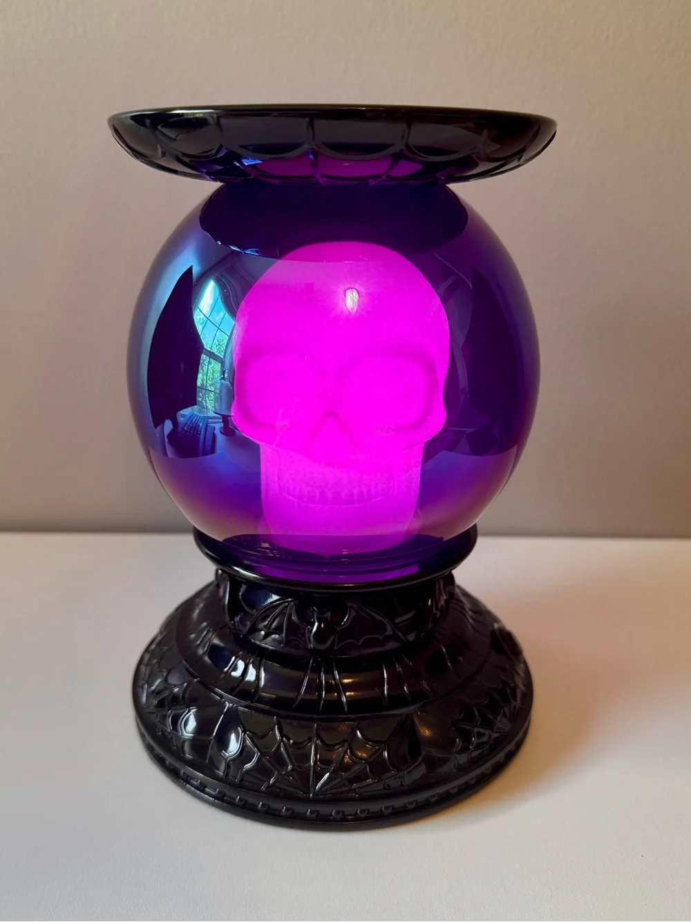 Bath & Body Works Halloween Light Up Purple Skull In Globe Candle Holder